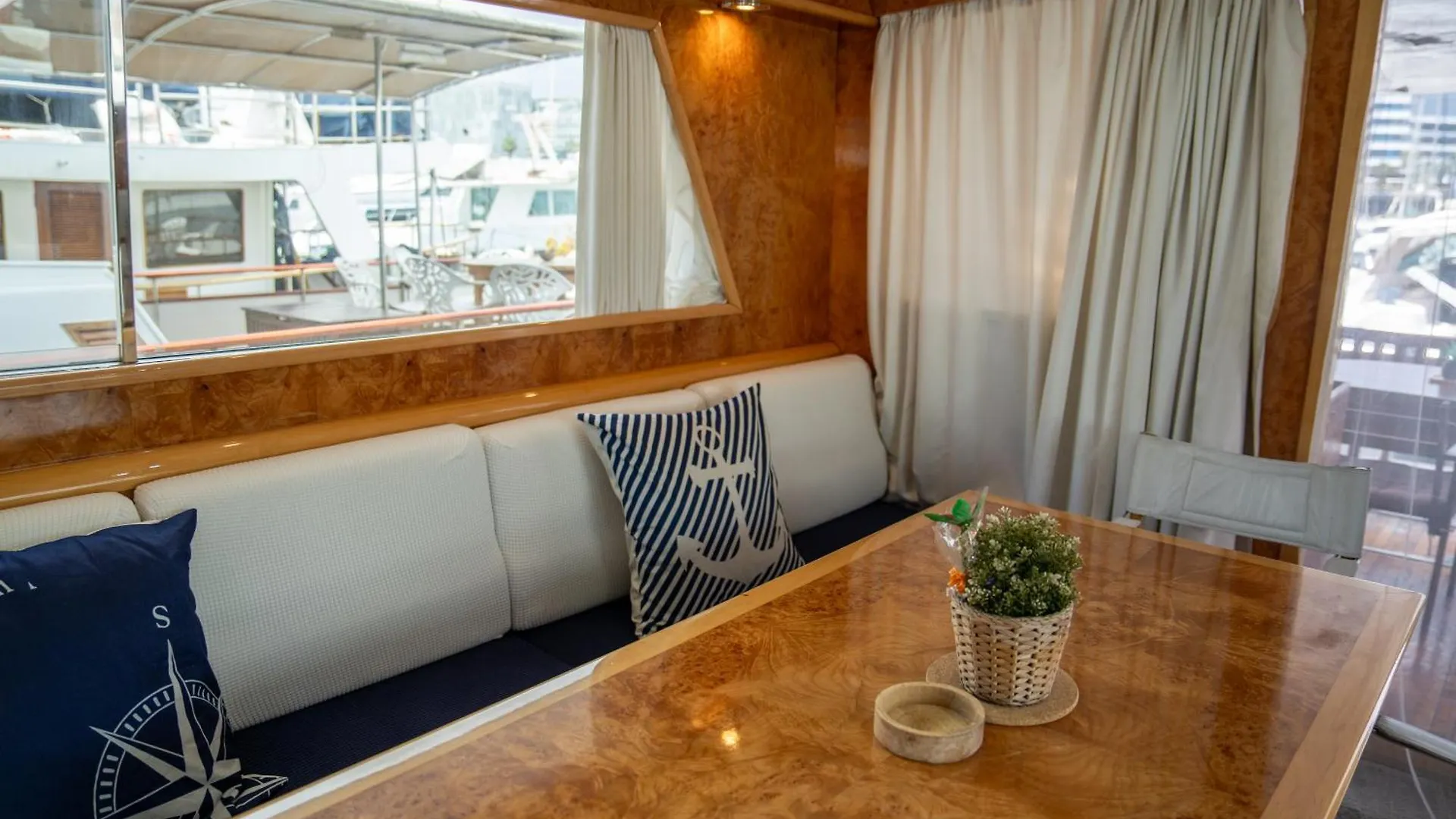 Botel Charter Boat Hotel Barcelona